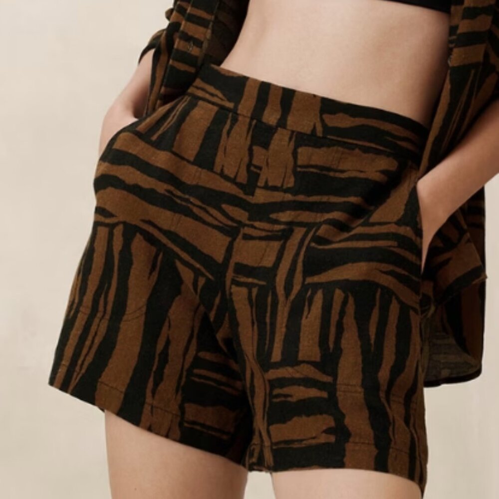 NWOT Banana Republic Linen Blend Easy Short Brown and black with pockets Size XL